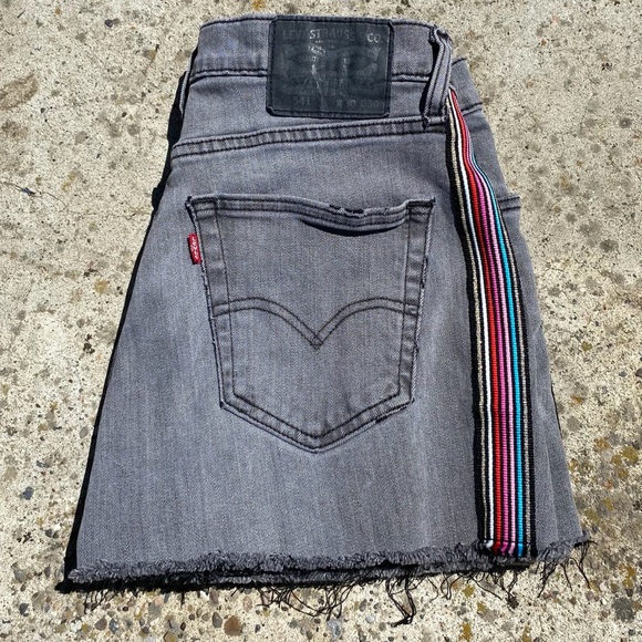 Levi's 541 Cuttoff Shorts with tuxedo stipe grosgrain, Racing stripe denim Size - Picture 4 of 6